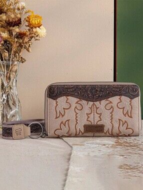 Wrangler Boot Stitch Wristlet Tan Like New